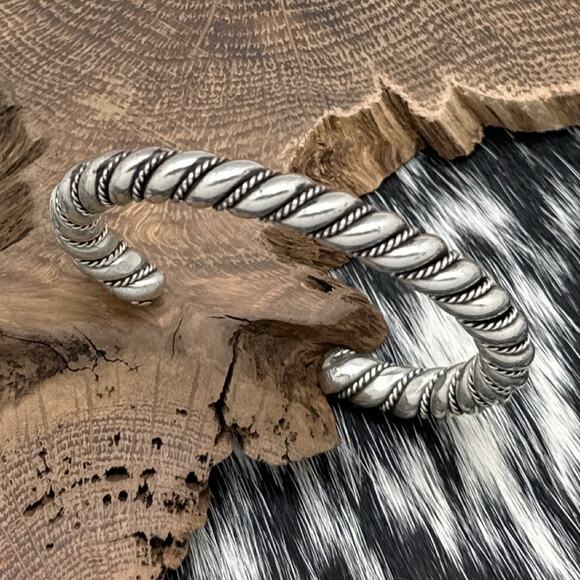 1990s Native American NAVAJO Sterling Silver Cuff Bracelet Heavy Double Twist - Picture 1 of 3